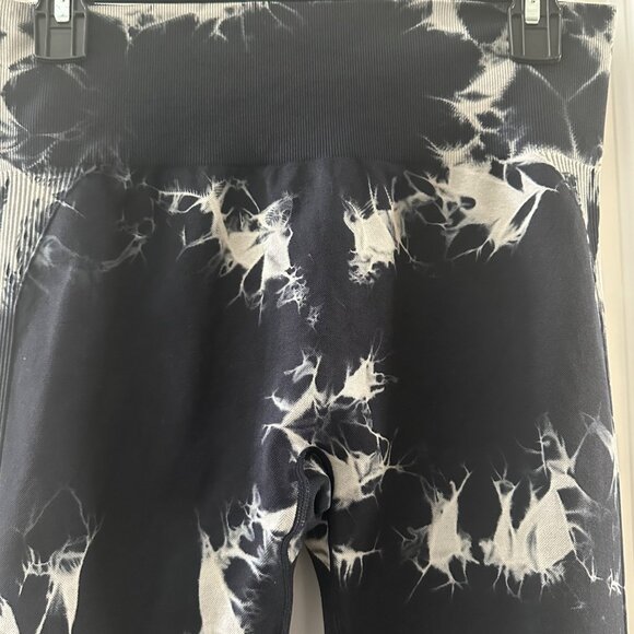Tie-Dye High-Waisted Leggings L Black & White - Picture 6 of 7
